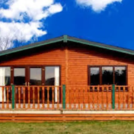 Stunning 4 Bedlog Cabin In - Sleeps 10 *